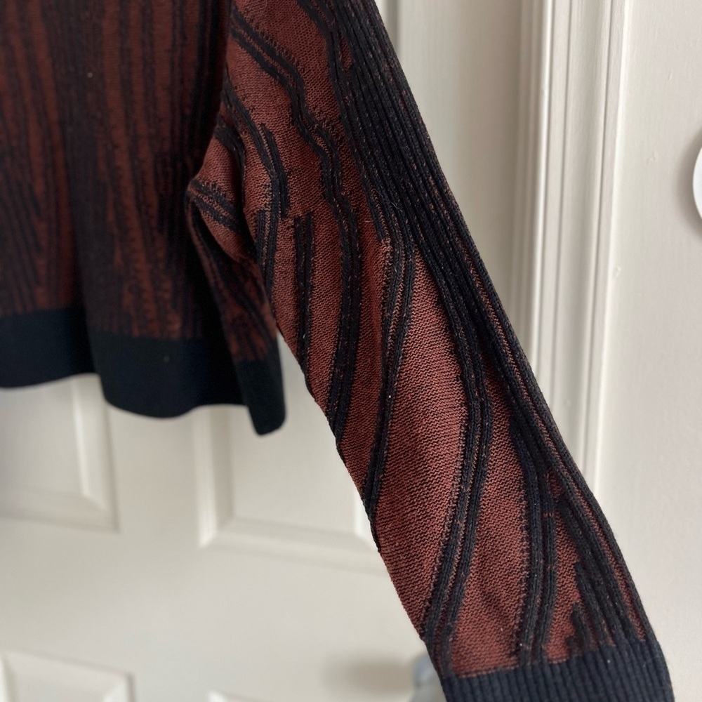 Nike yoga sweater. Cropped. EUC. Size Medium. - Picture 5 of 12